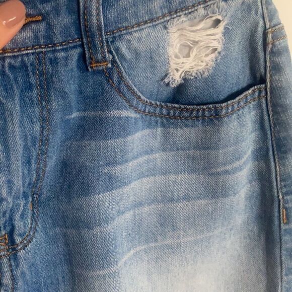 MUDD- distressed medium wash denim skirt- Size 7 - Picture 9 of 9